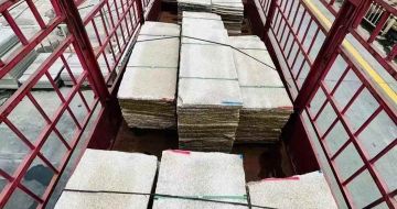 金华 黄金麻花岗岩荔枝面，光面毛板装车完成