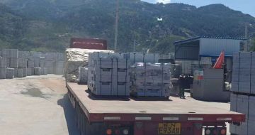 金华 芝麻白仿形路沿石，直形路沿石