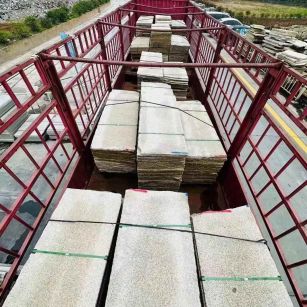 金华 黄金麻花岗岩荔枝面，光面毛板装车完成