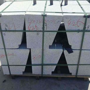 金华 芝麻白异形坐凳，石凳