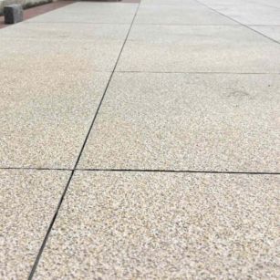 金华 黄金麻花岗岩石板材荔枝面地面铺装效果