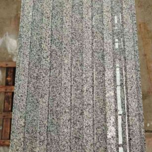 金华 芝麻白花岗岩荔枝面雕刻盲道，盲条