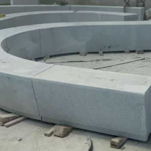 金华 芝麻白花岗岩光面弧形坐凳