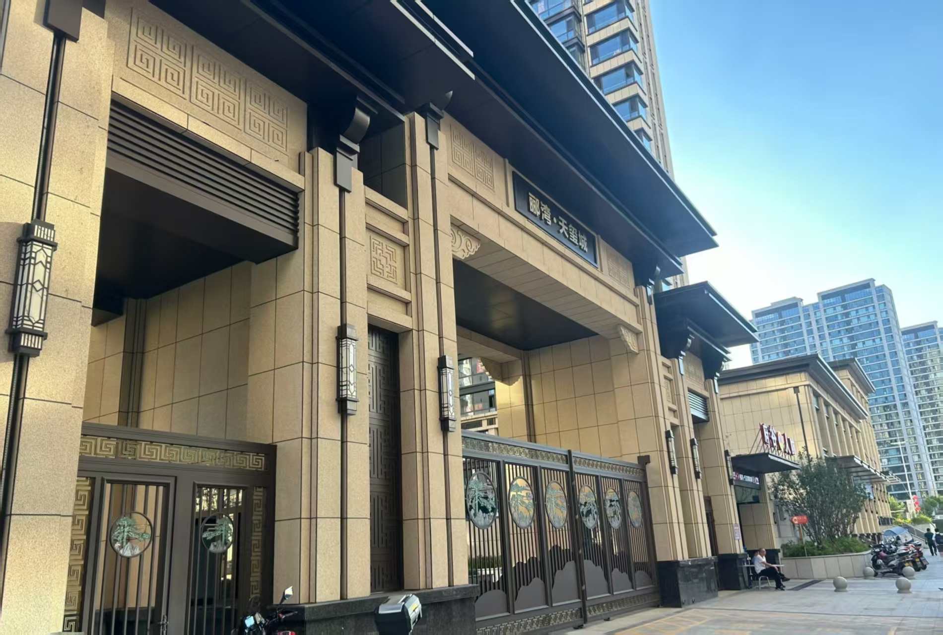 金华 黄金麻花岗岩荔枝面小区门楼外墙干挂