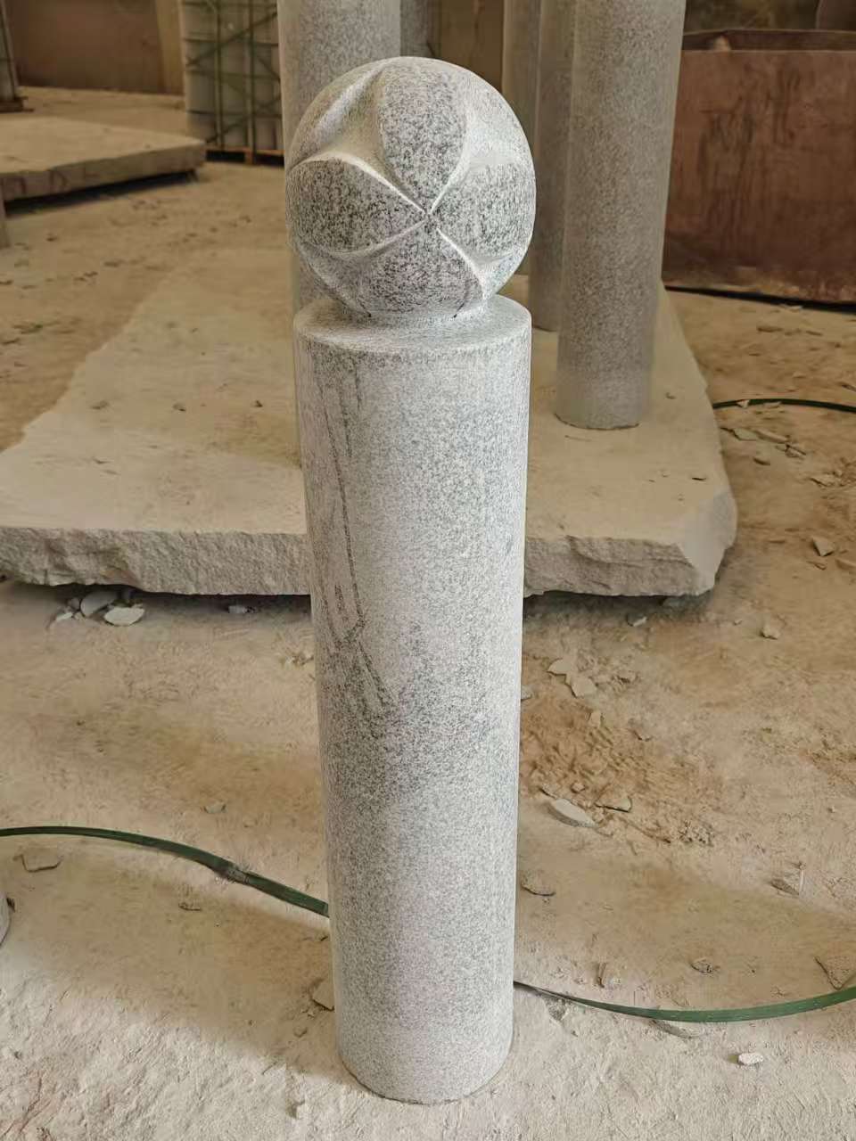 金华 芝麻白花岗岩石材挡车石柱、停车柱、圆柱挡车柱、方柱挡车柱等