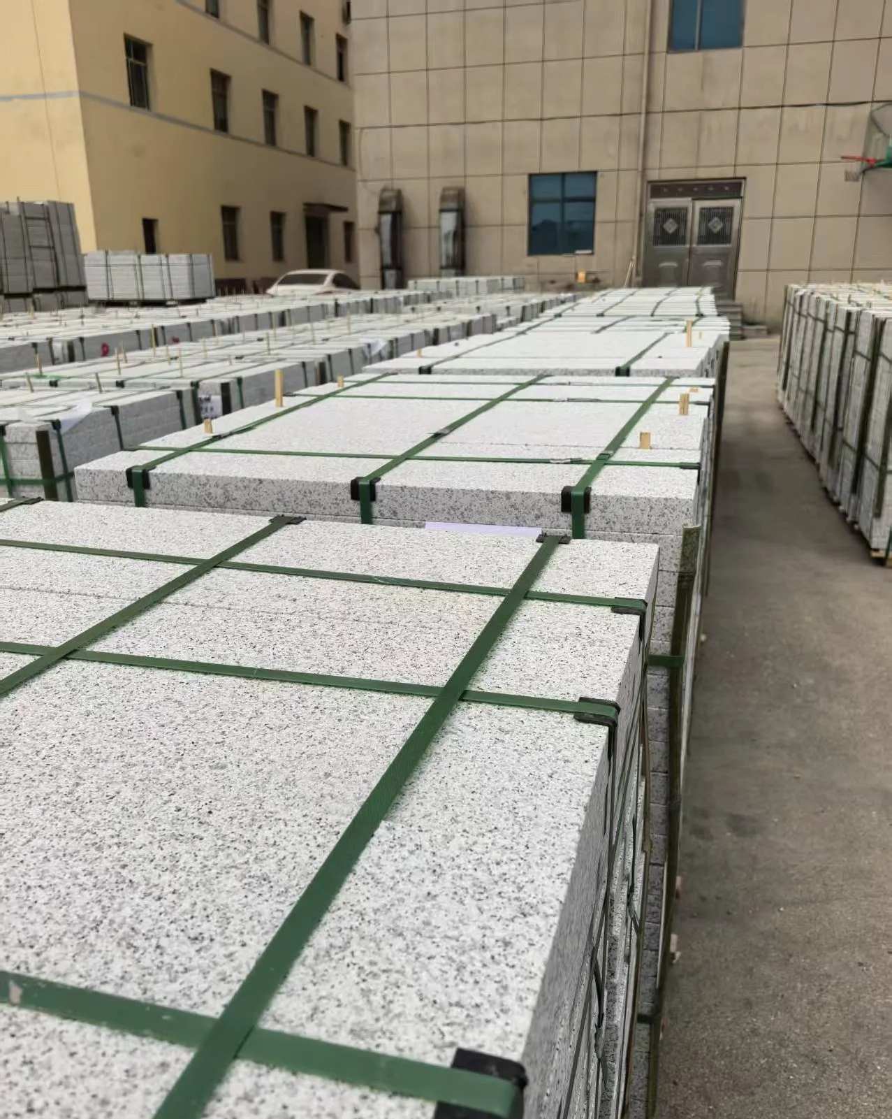 金华 白麻花岗岩5.0公分荔枝面地铺石