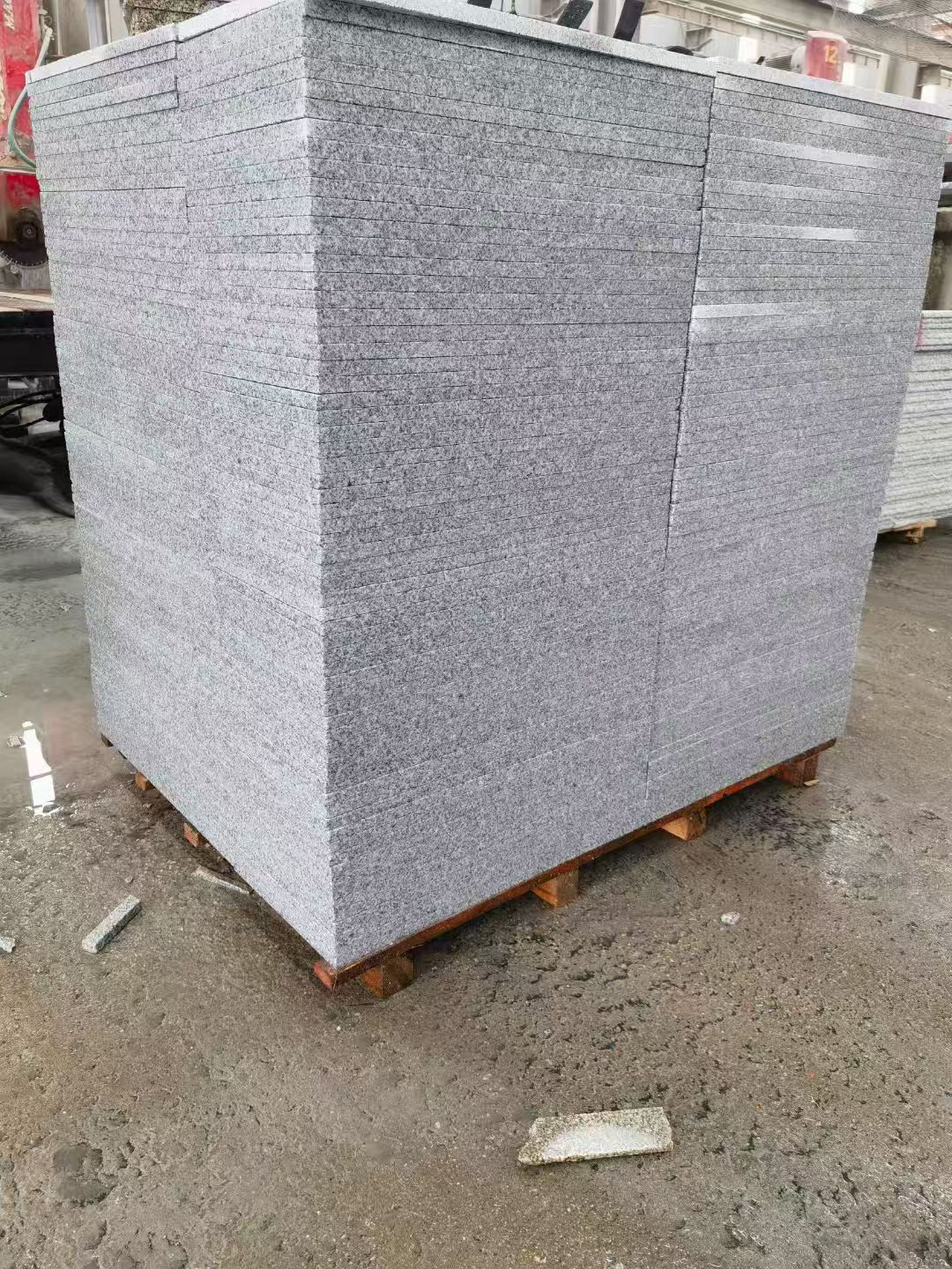 金华 芝麻白火烧面1.8厚300*600地铺石，尺寸标准，厚薄均匀