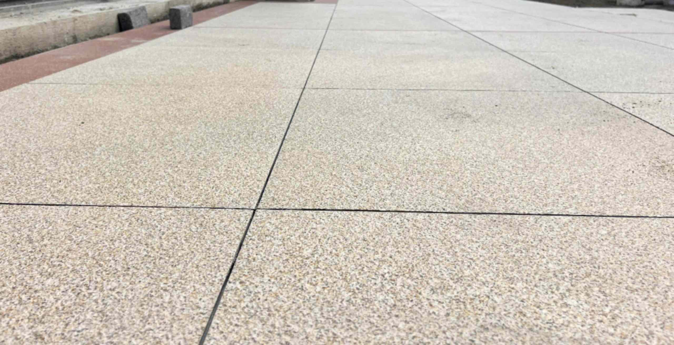 金华 黄金麻花岗岩石板材荔枝面地面铺装效果