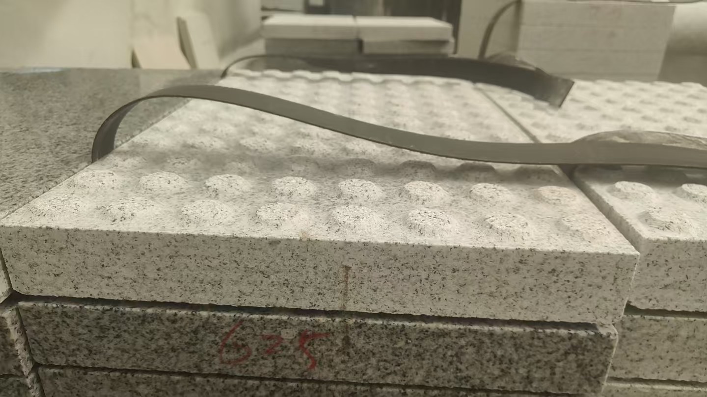 金华 芝麻白花岗岩6.0公分荔枝面五轴加工雕刻盲点