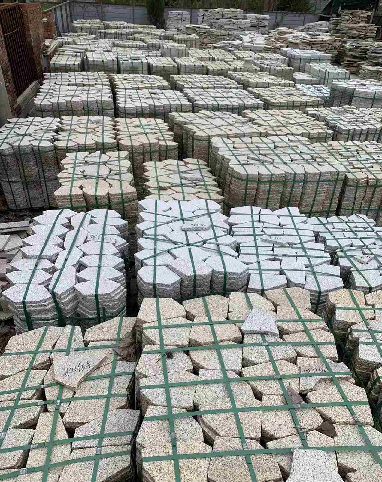 金华 黄金麻白麻花岗岩荔枝面地铺石(冰裂纹)