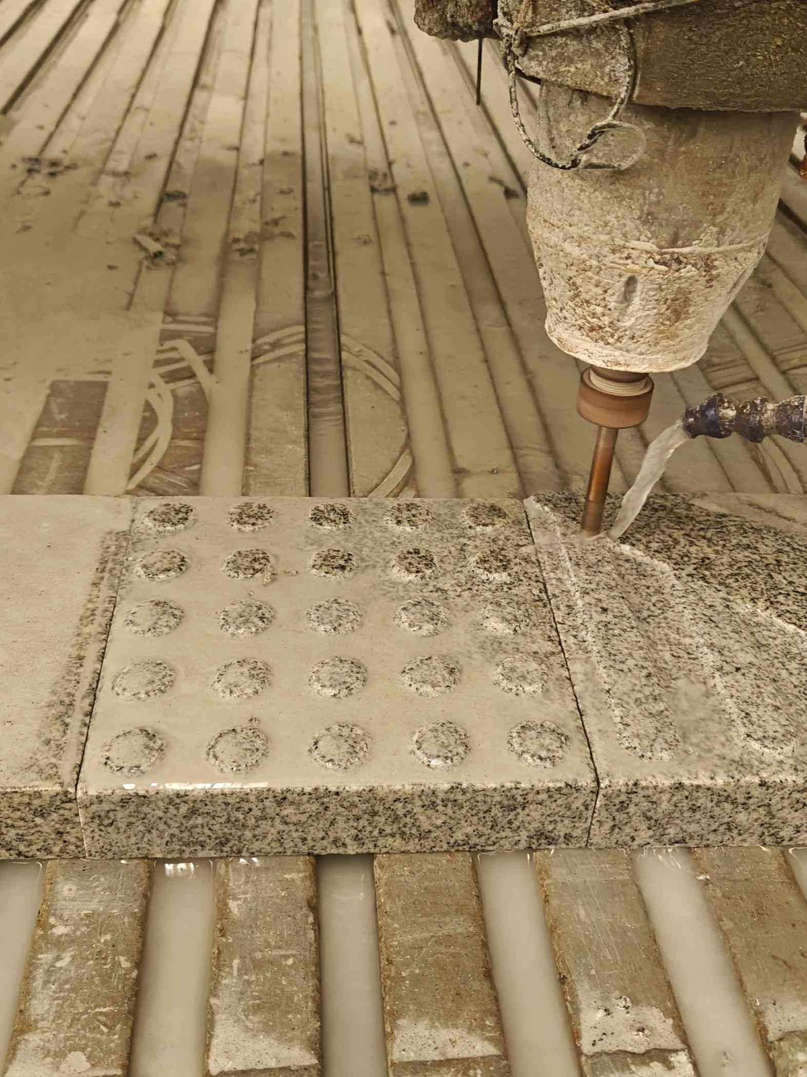 金华 芝麻白花岗岩石材盲人石、盲道石、盲点石