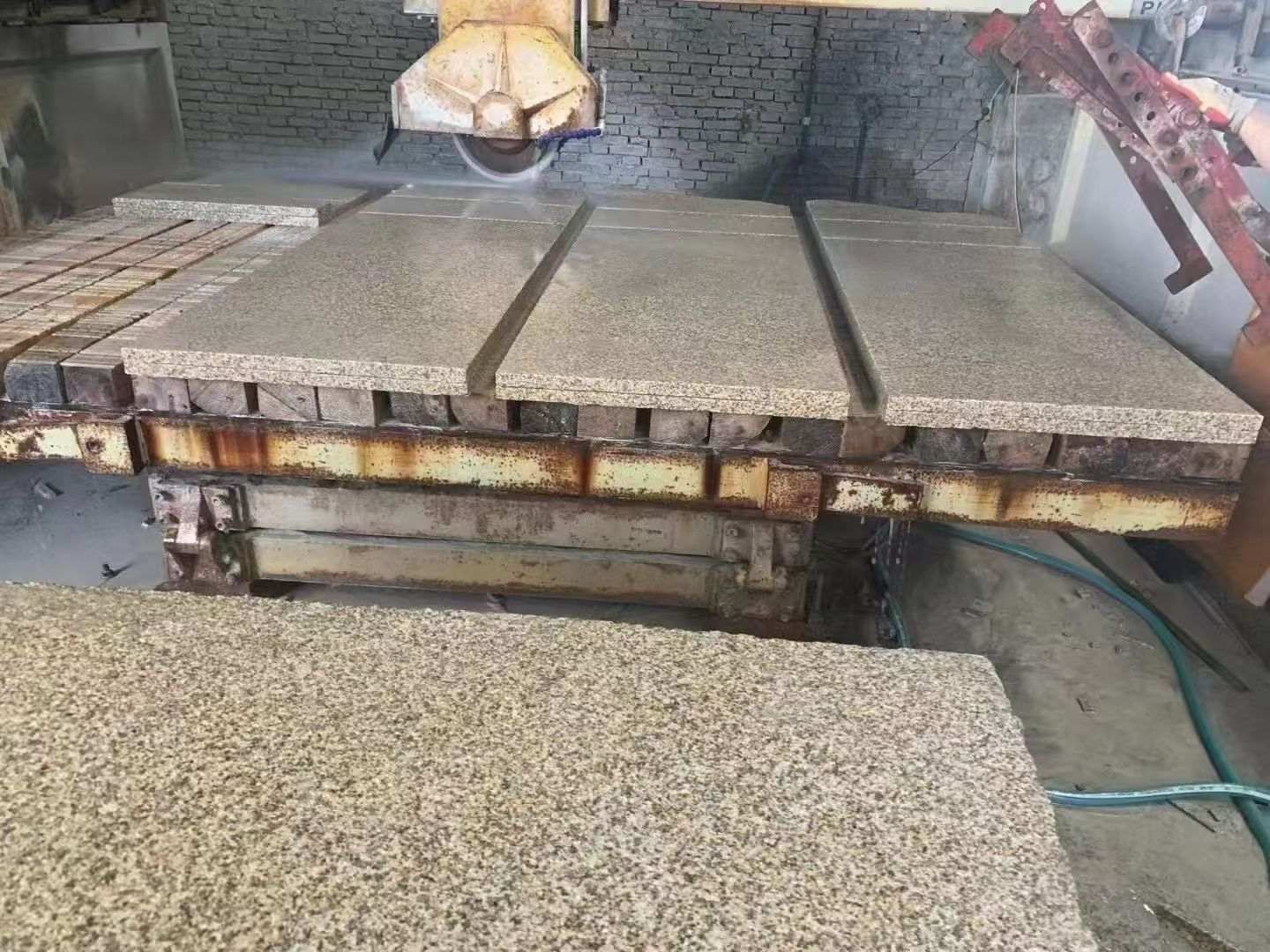 金华 黄金麻荔枝面成品板加工