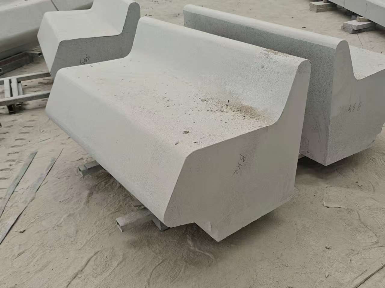 金华 芝麻白花岗岩异形坐凳，石凳