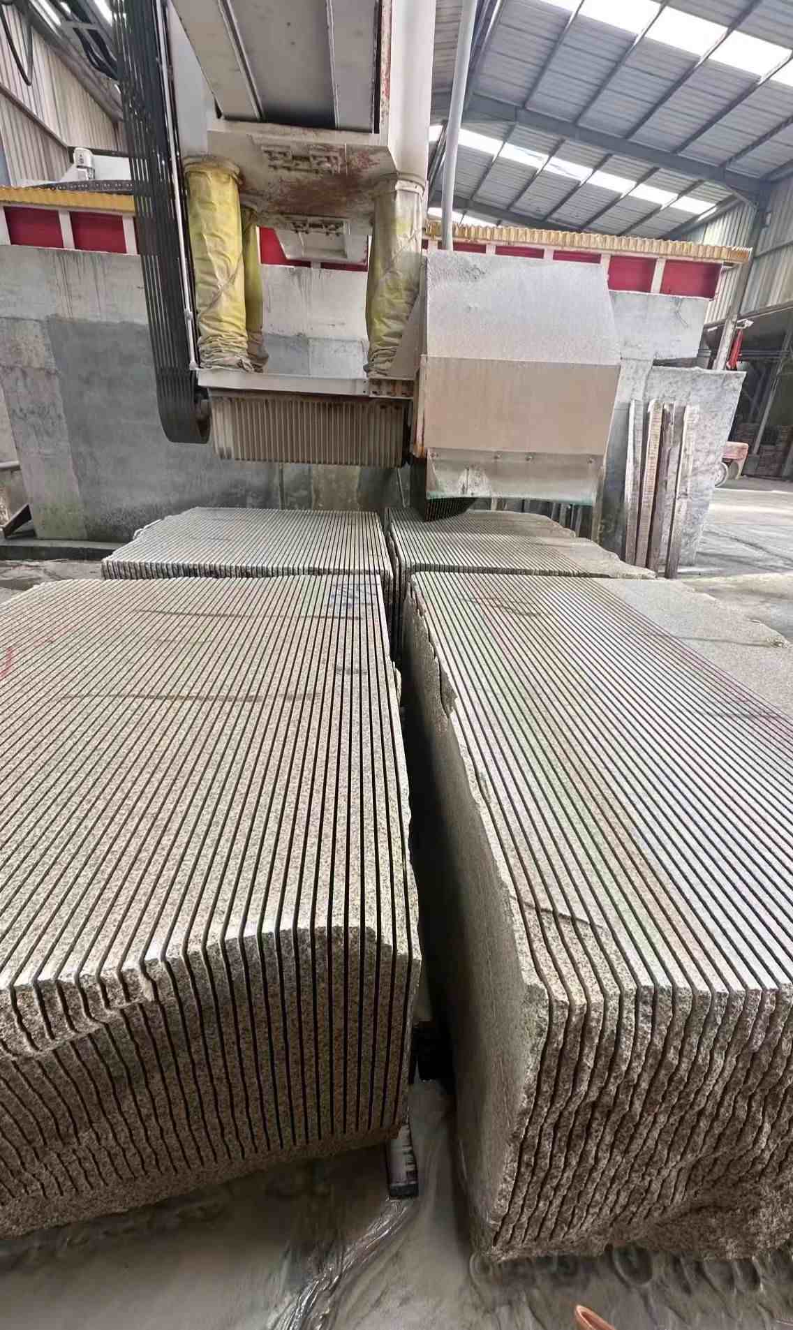 金华 车间生产日常，黄金麻白麻花岗岩