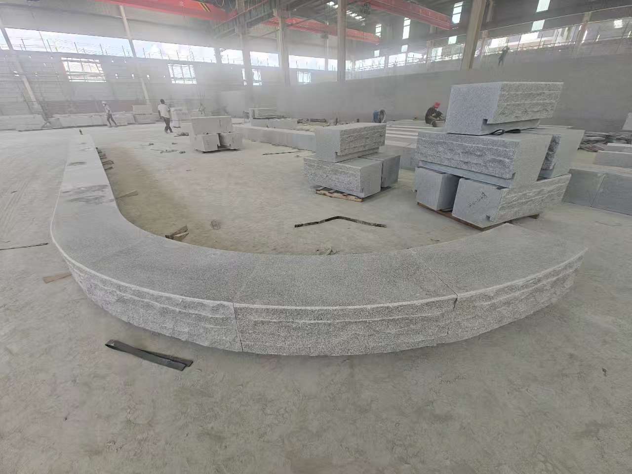 金华 芝麻白异形坐凳，自然面光面弧形加工