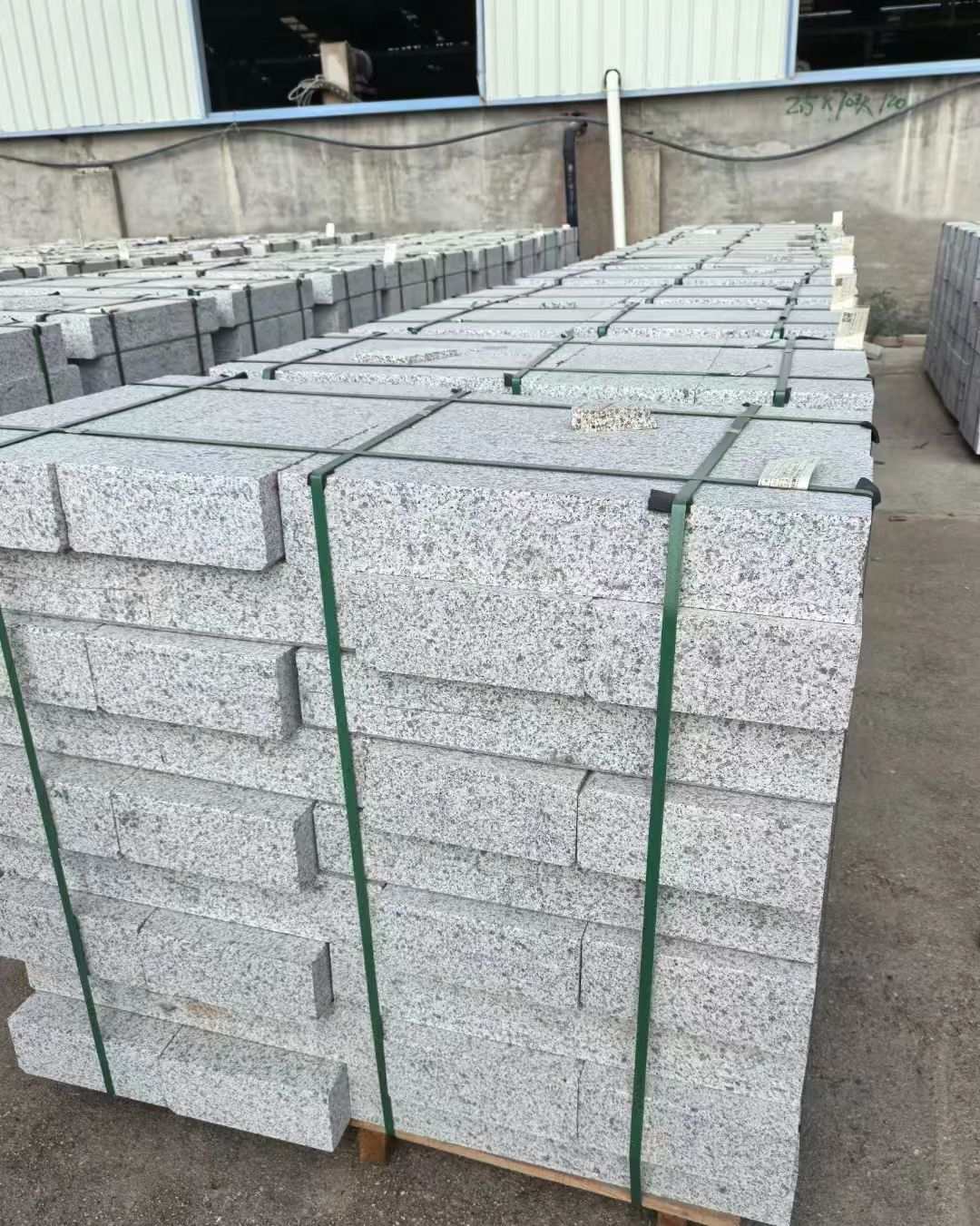 金华 白麻花岗岩路沿石，弧形路沿石，道牙石，马路牙子，界石，路缘石，平沿石，直岩石，平缘石等