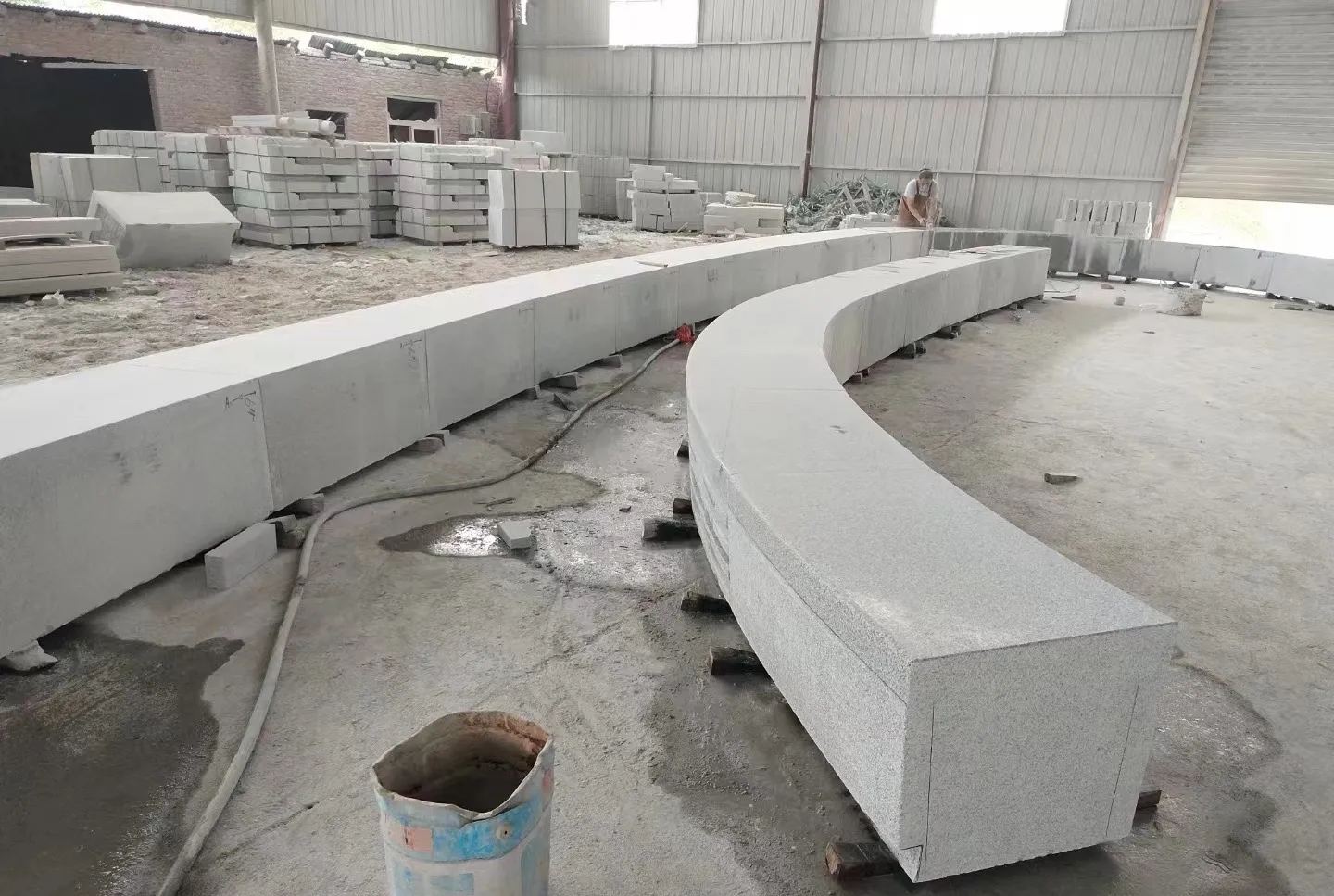 金华芝麻白花岗岩石板材 园林光面弧形坐凳