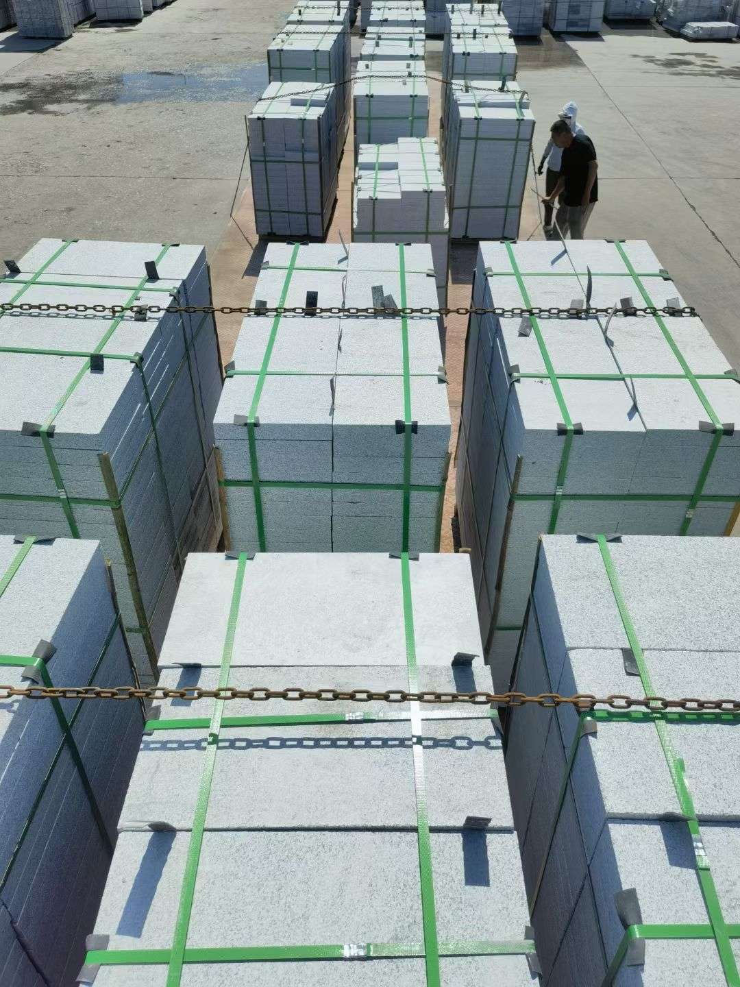 金华 芝麻白花岗岩5公分地铺石 花岗岩厂家工厂装车日常