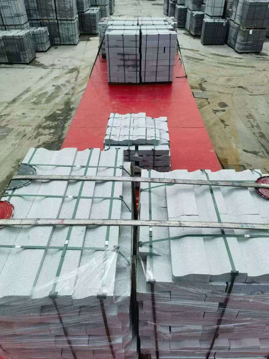 金华 芝麻白仿形加直形路沿石出货日常