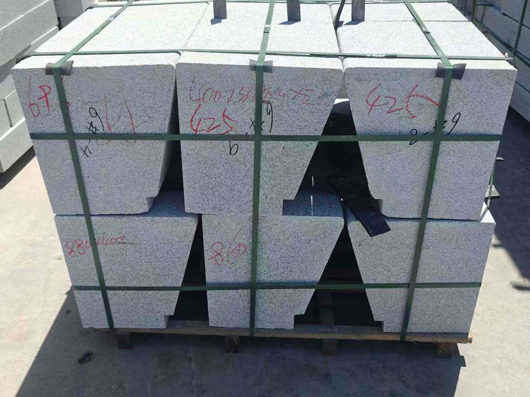 金华 芝麻白异形坐凳，石凳