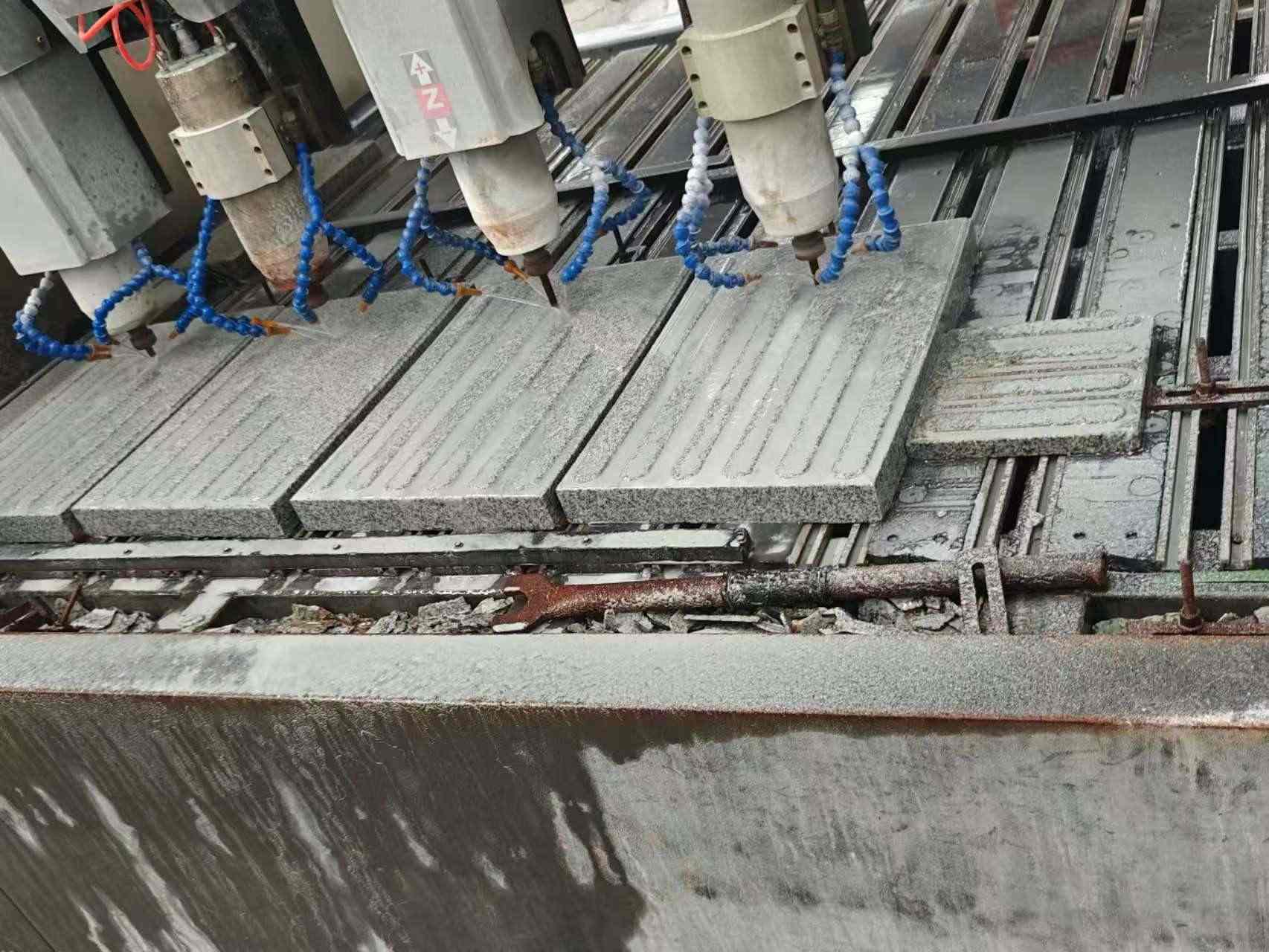 金华 芝麻白花岗岩荔枝面盲道雕刻