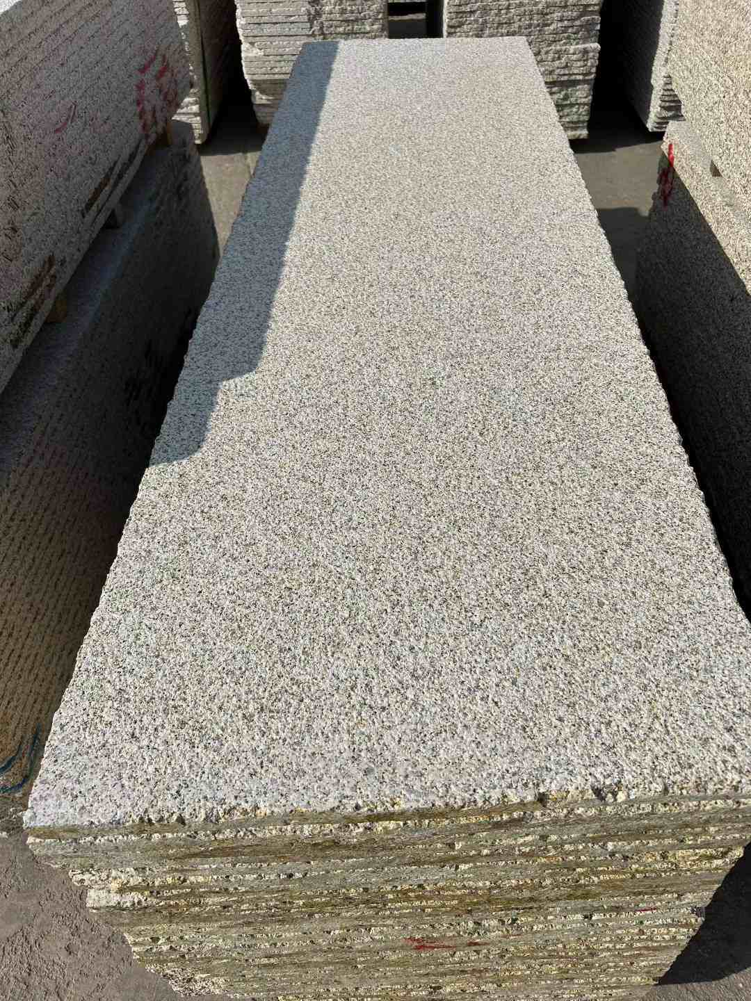 金华 黄金麻花岗岩荔枝面毛板，半成品