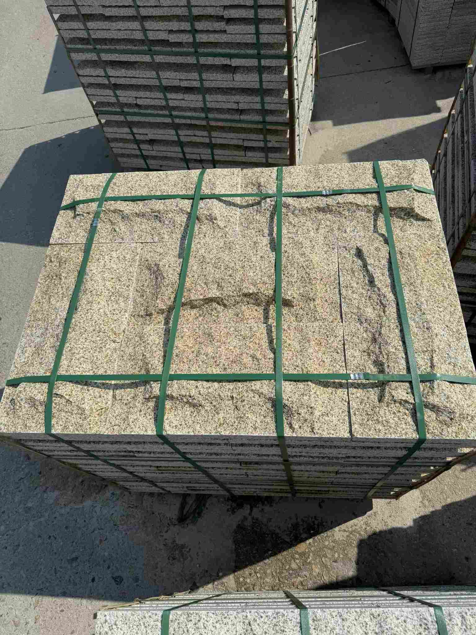 金华 黄金麻花岗岩石材自然面蘑菇石成品