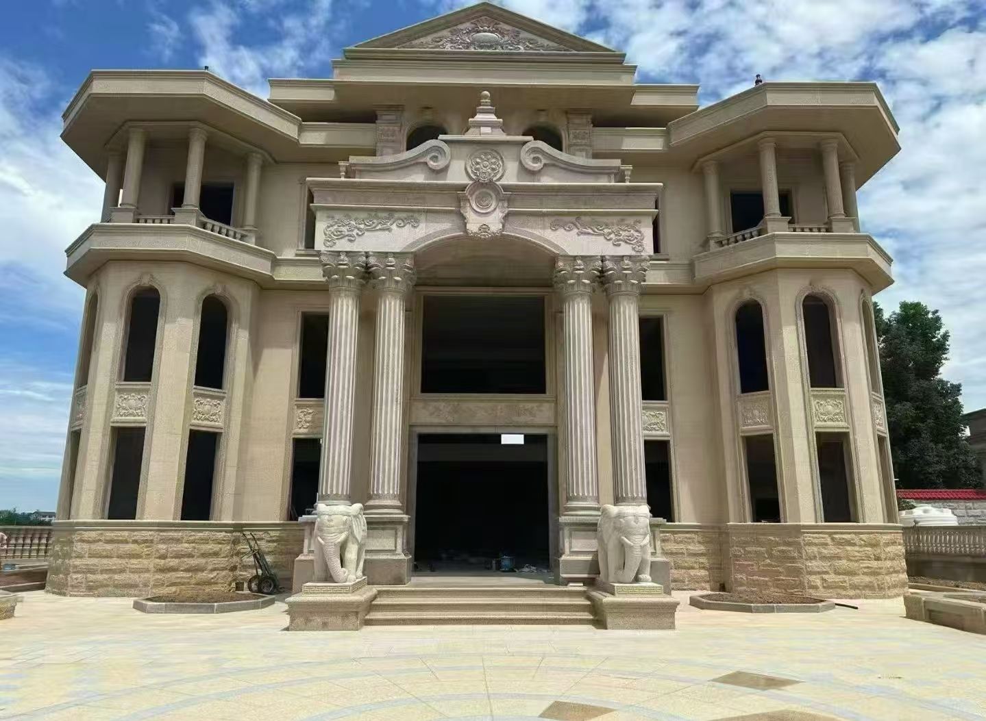 金华 黄金麻别墅外墙干挂，大柱，大象，蘑菇石，雕花板